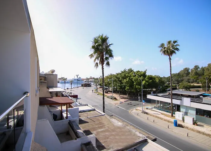 Phaedrus Living - Seaside Executive Flat Harbour 205