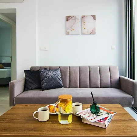 Phaedrus Living - Seaside Executive Flat Harbour 205