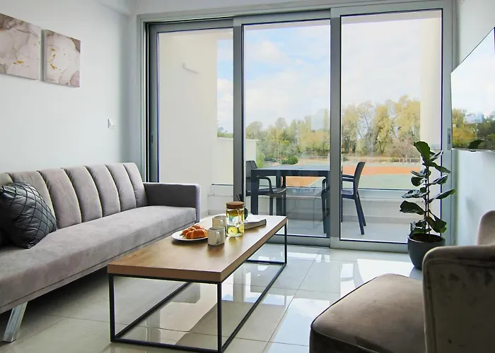 Phaedrus Living - Seaside Executive Flat Harbour 205 Apartamento Paphos